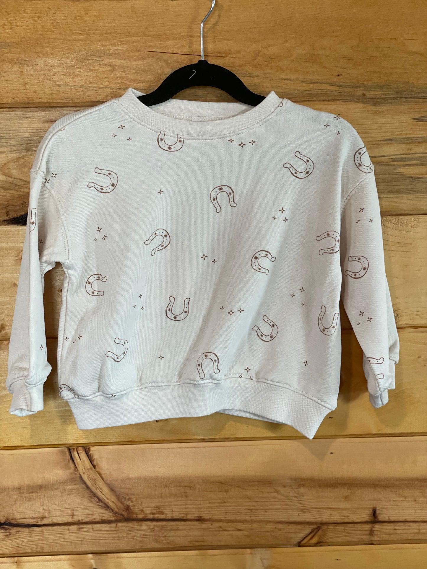 Relaxed sweatshirt horseshoe by Rylee and Cru