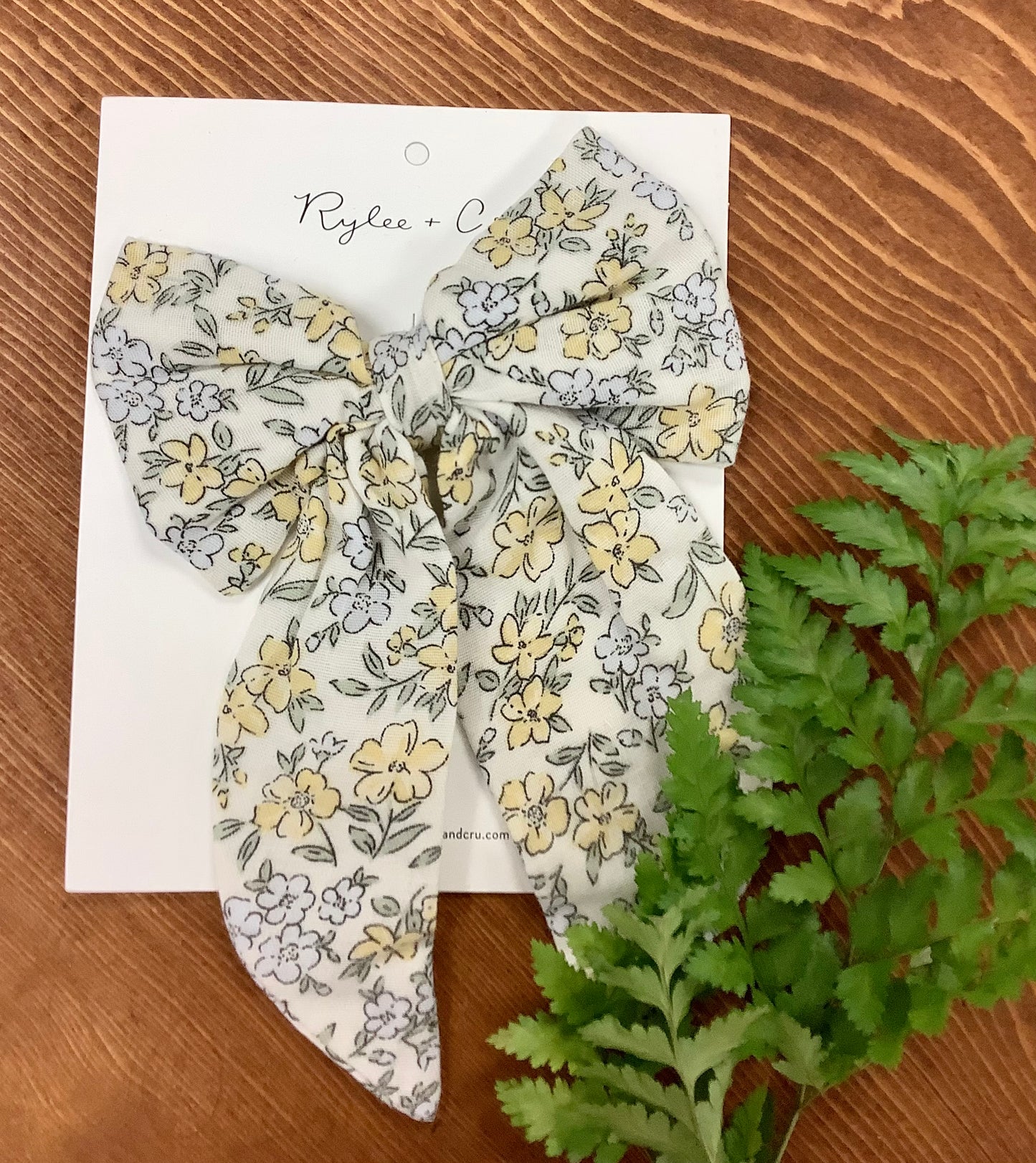 Oversized Bow Bloom