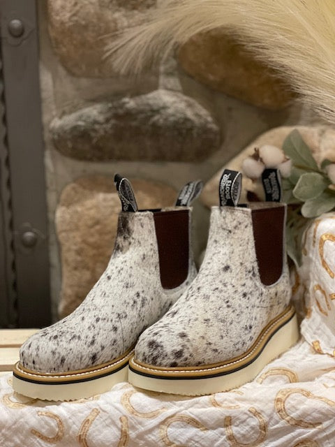 Boots + Lechera!