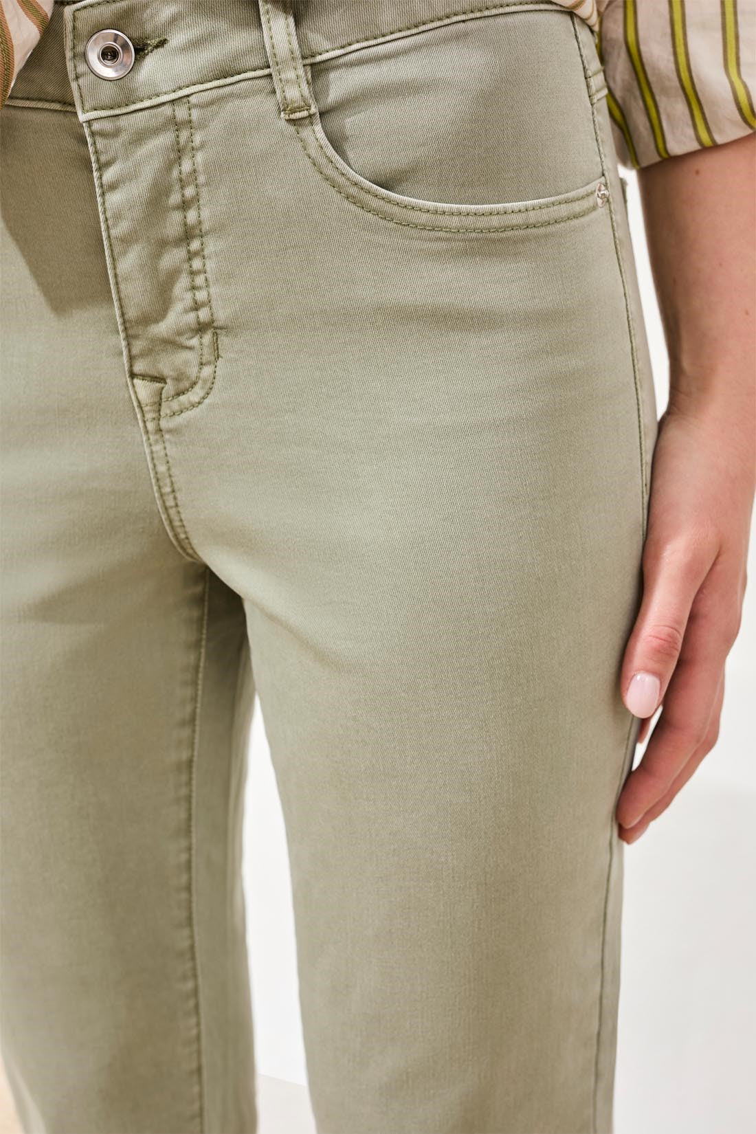 Curvy Sophia Straight Ankle Jeans