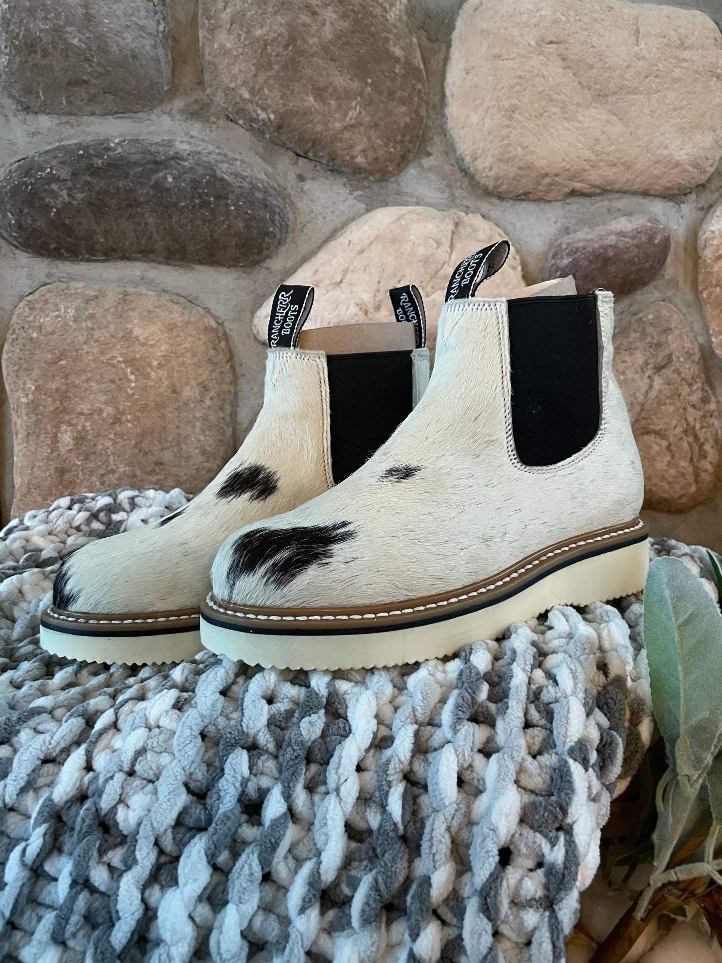 Lechera rancherr cowhide boot size 6 opt b