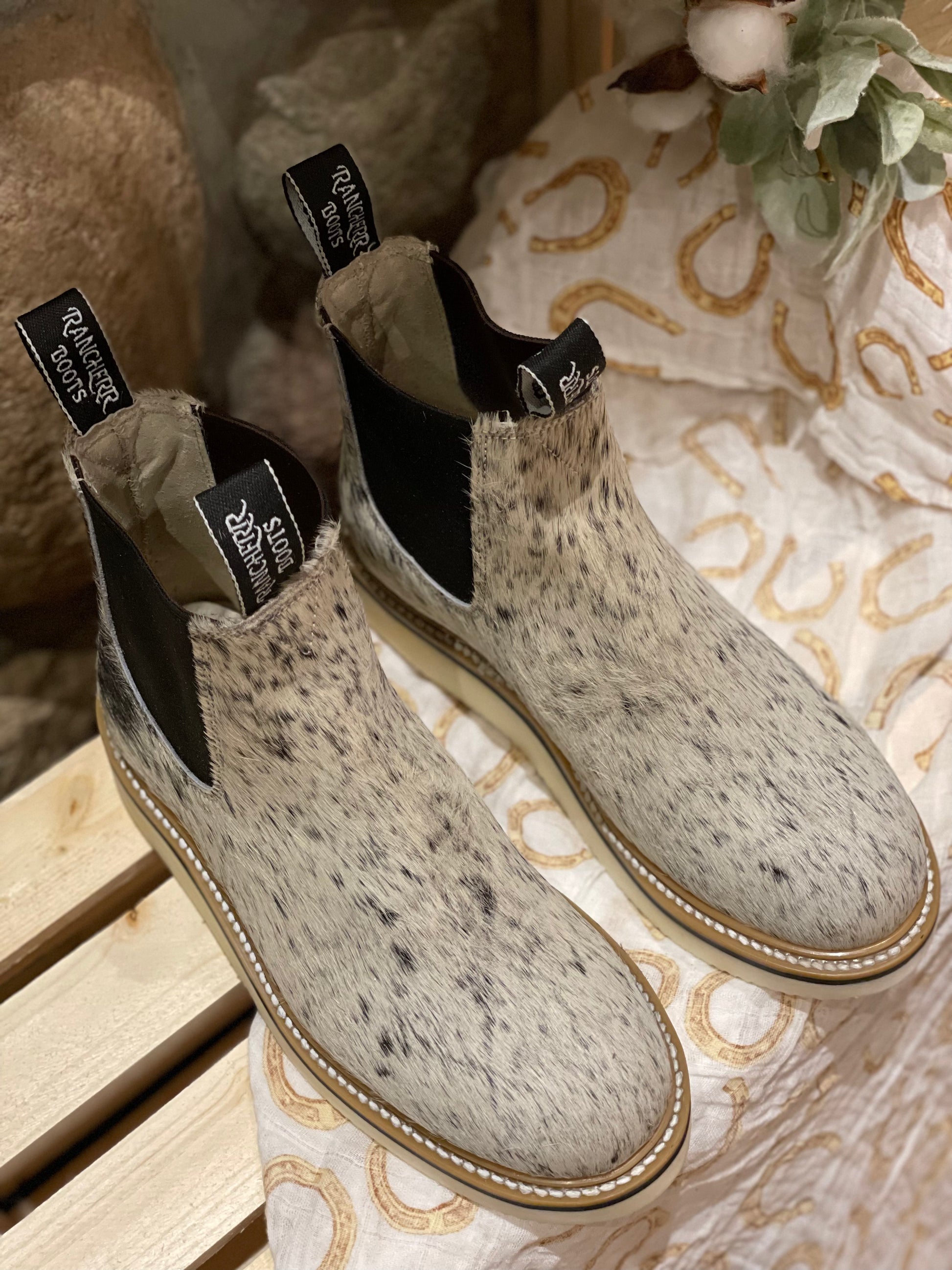Dawn fashion 2025 sneaker boots