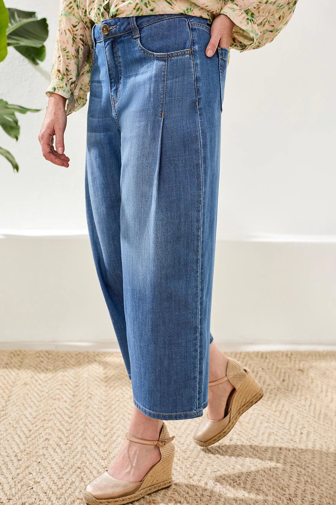 Audrey Pleated Crop Wide Jeans