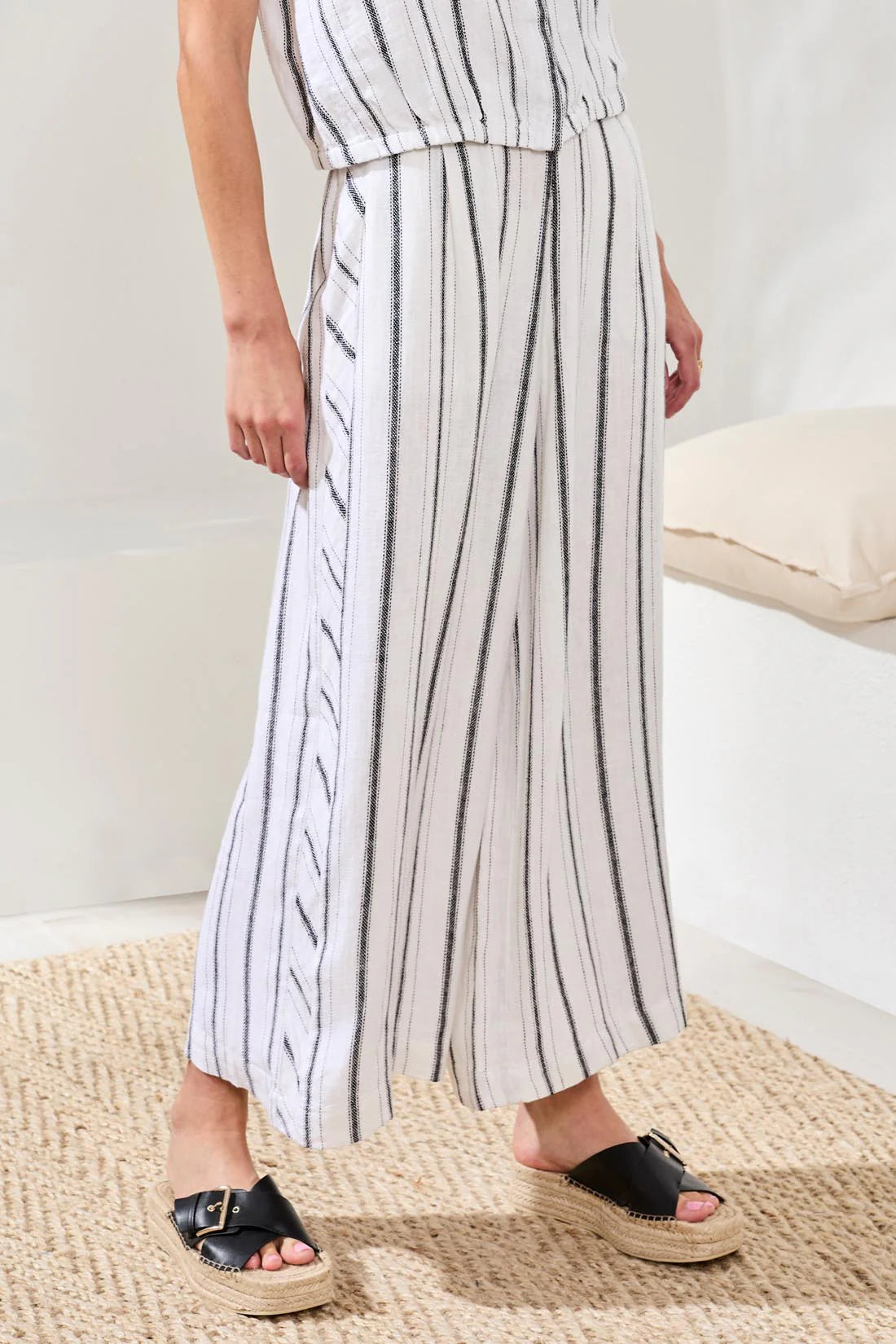 Crop Pull on Flowy Pant